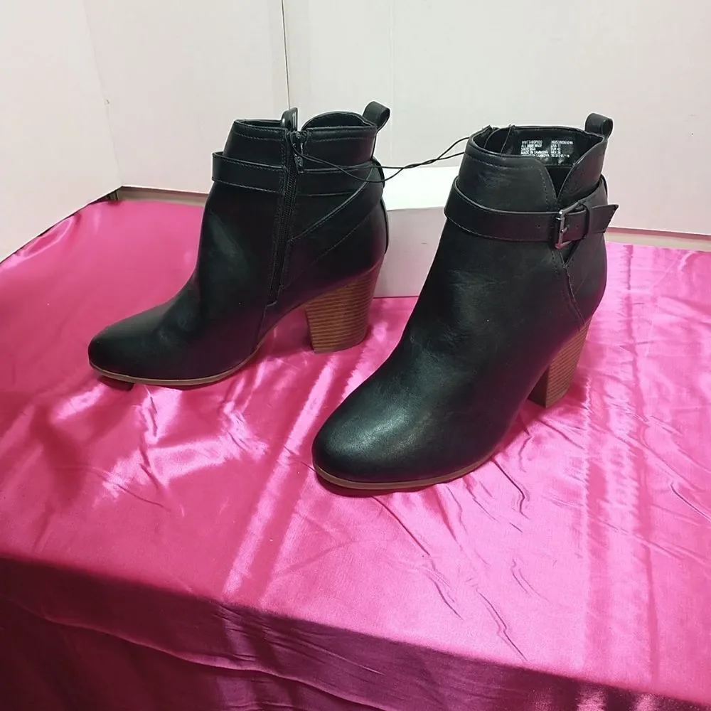 Time and True Womans SZ 11 W Ankle Boots Memory Foam Black Side Zip .